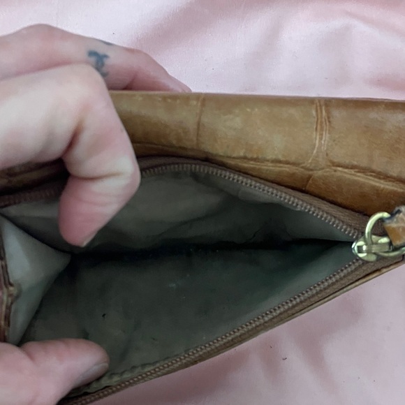 Coach Vintage crocodile Tan Leather Wallet with Gold Accents - Picture 4 of 8